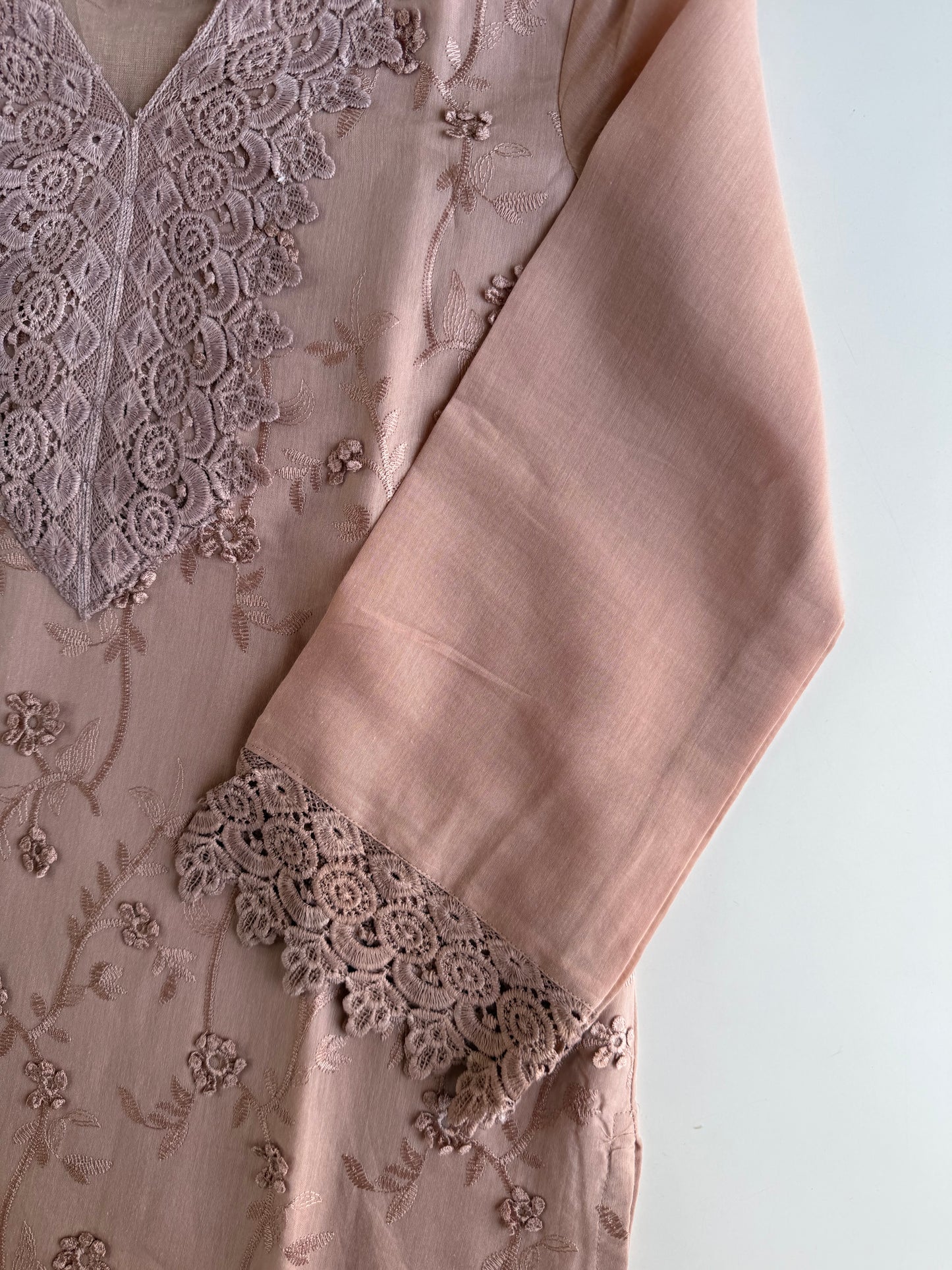 K551 - Mul chanderi 3D embroidered straight Kurti with pants and dupatta