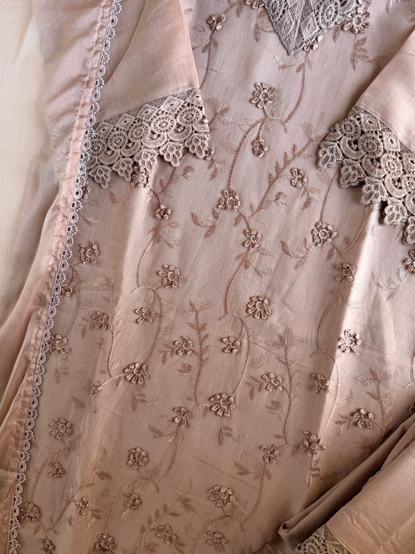 K551 - Mul chanderi 3D embroidered straight Kurti with pants and dupatta
