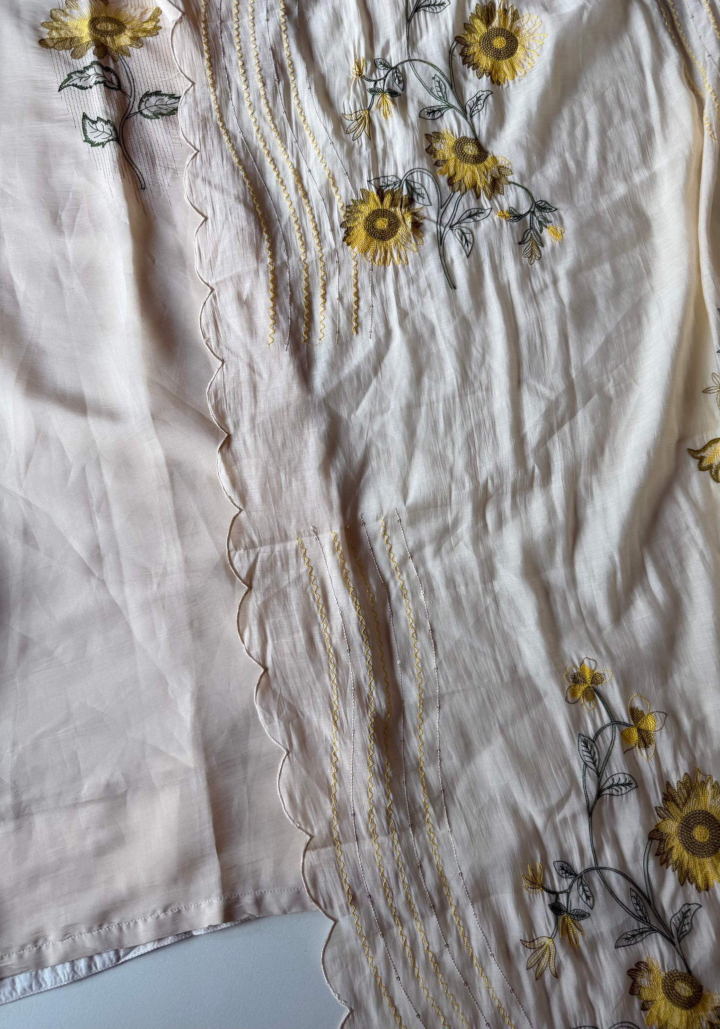 K702 - Surat Mul chanderi embroidered straight Kurti with pants and dupatta in 2 colours