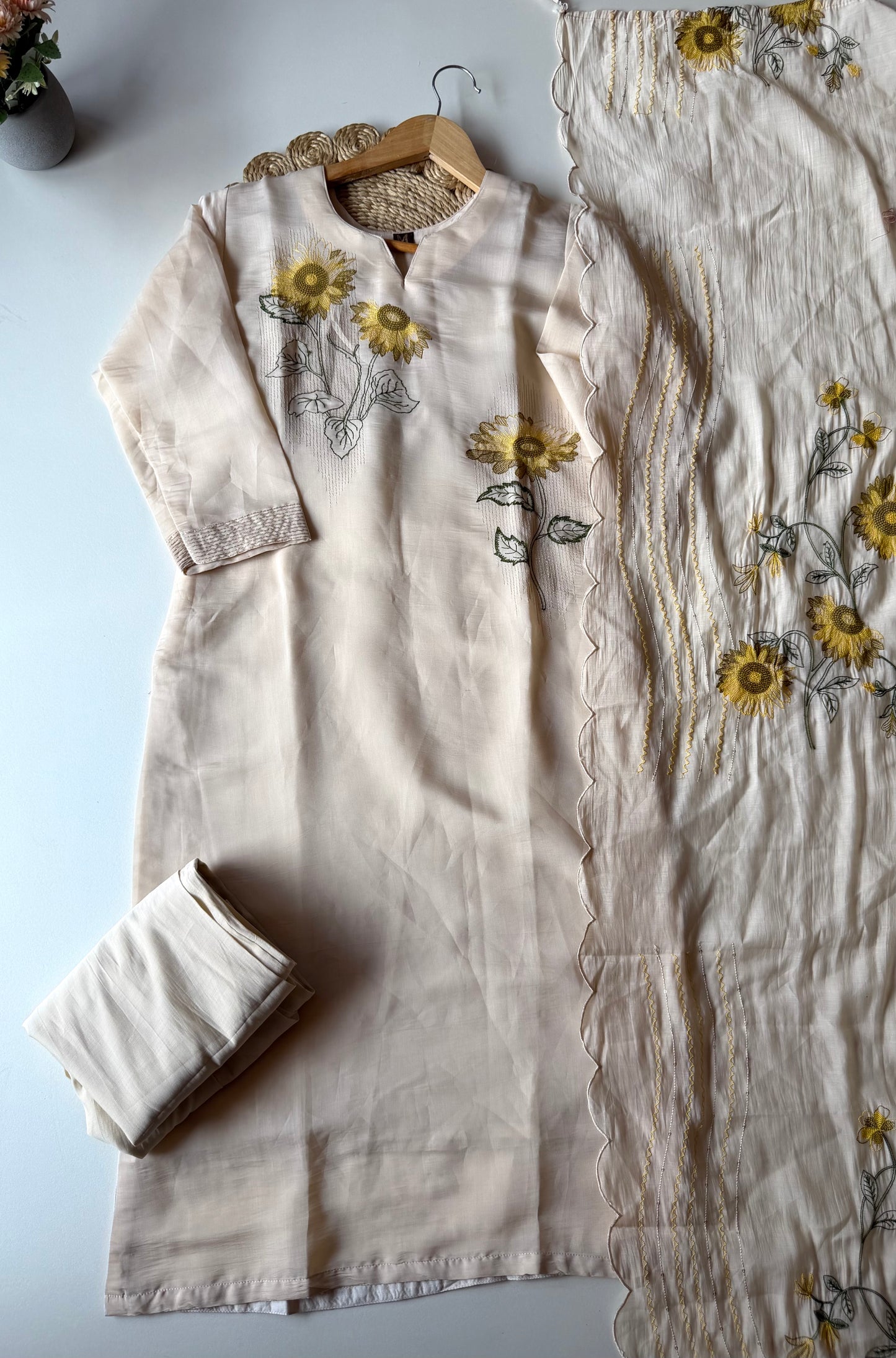 K702 - Surat Mul chanderi embroidered straight Kurti with pants and dupatta in 2 colours