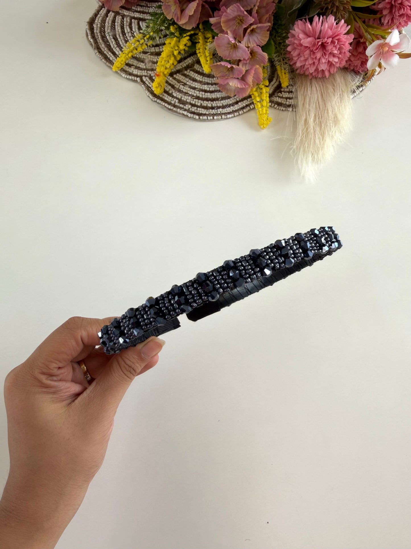 A068 - Beaded hairband in 7 colours (price for each)