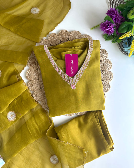K292 - Mul Chanderi Appliqué work Aline Kurti with pants and dupatta