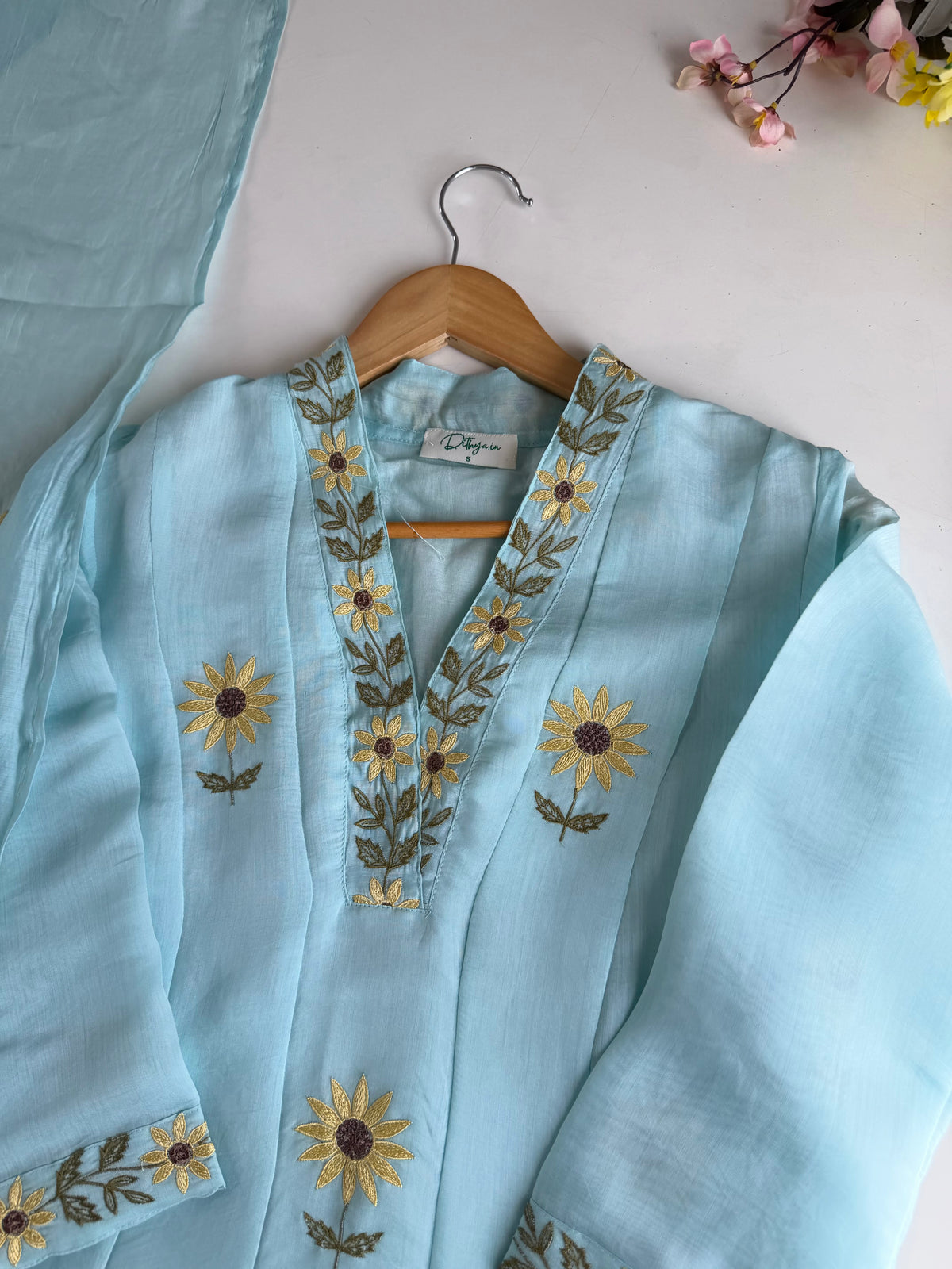 K271 - Surat Mul chanderi floral embroidered Anarkali with pants and dupatta