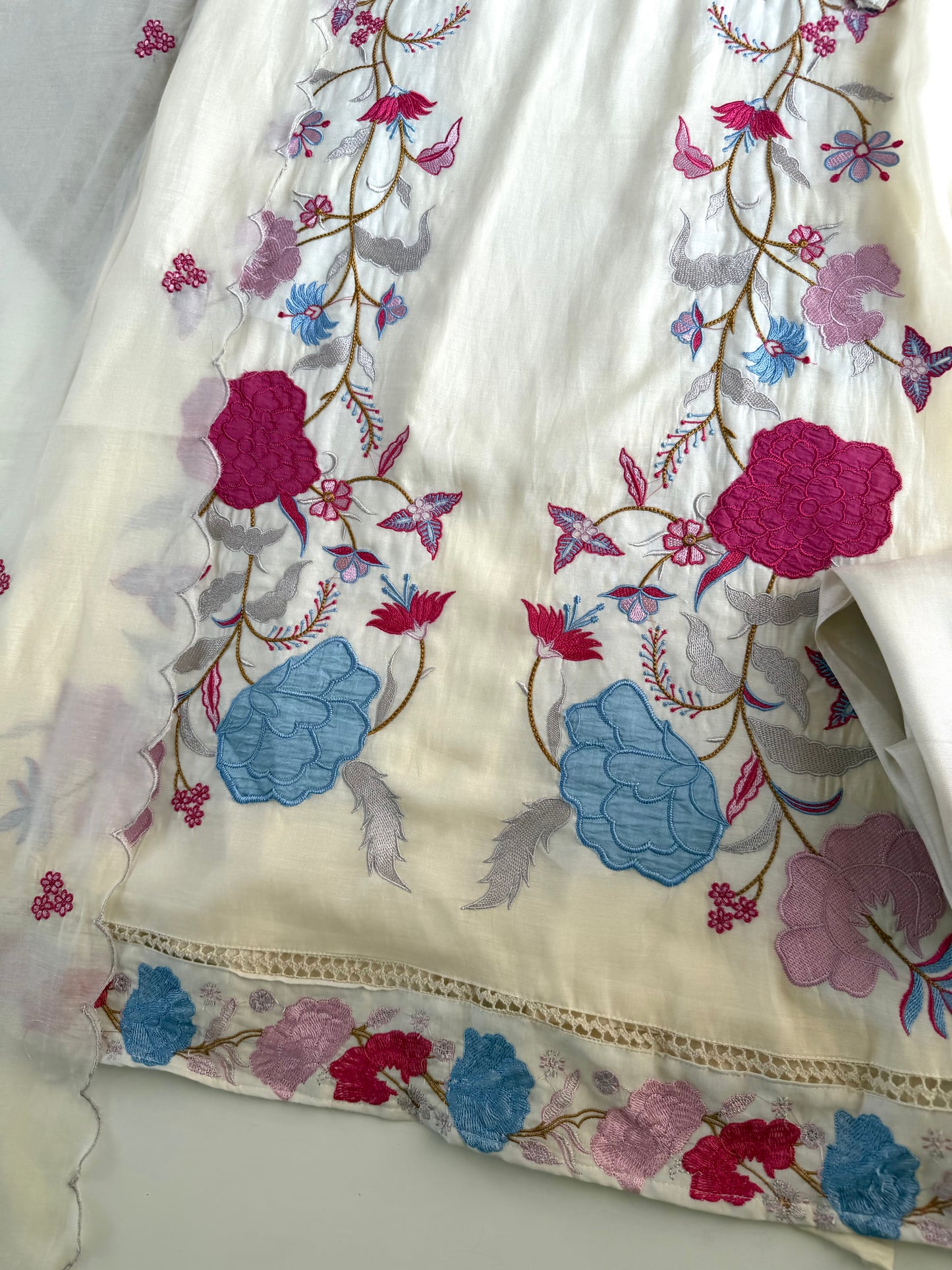 K177 - Mul chanderi appliqué work straight Kurti with pants and dupatta
