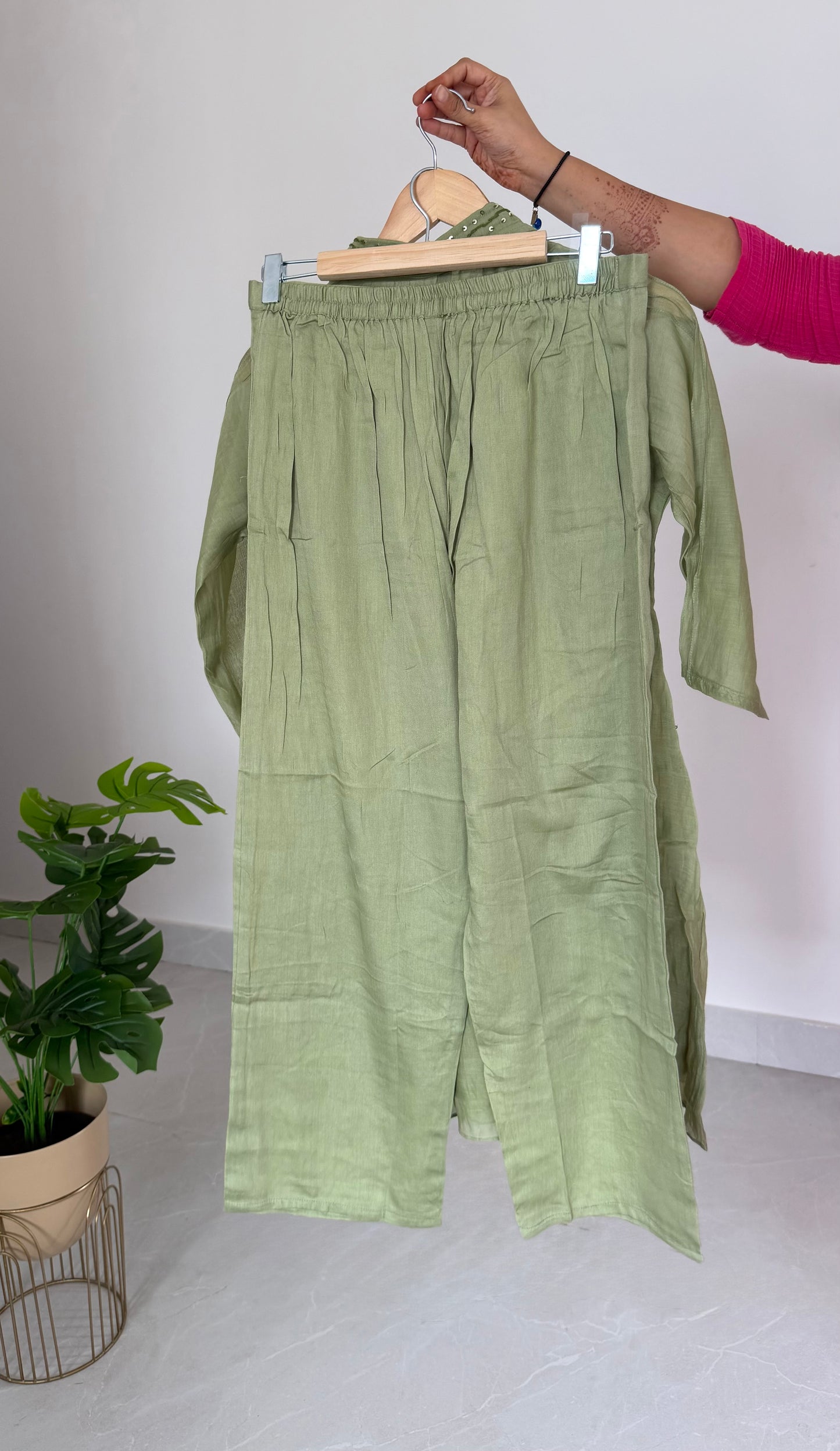 K693 - Mul chanderi embroidered coord set