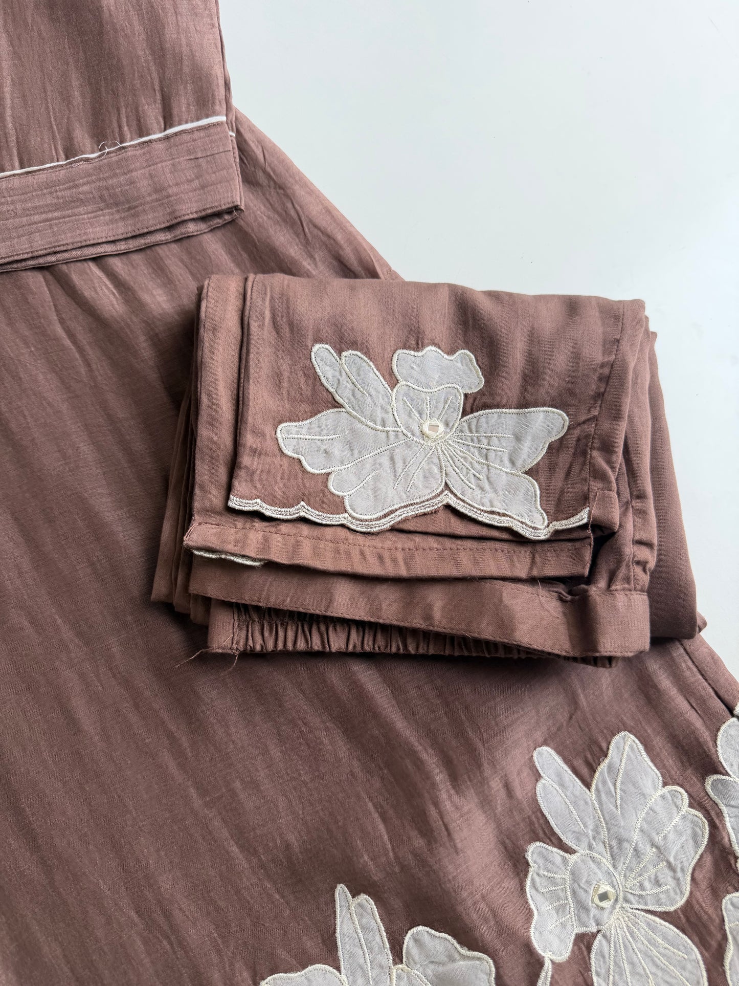 K224 - Mul chanderi embroidered handwork coord set
