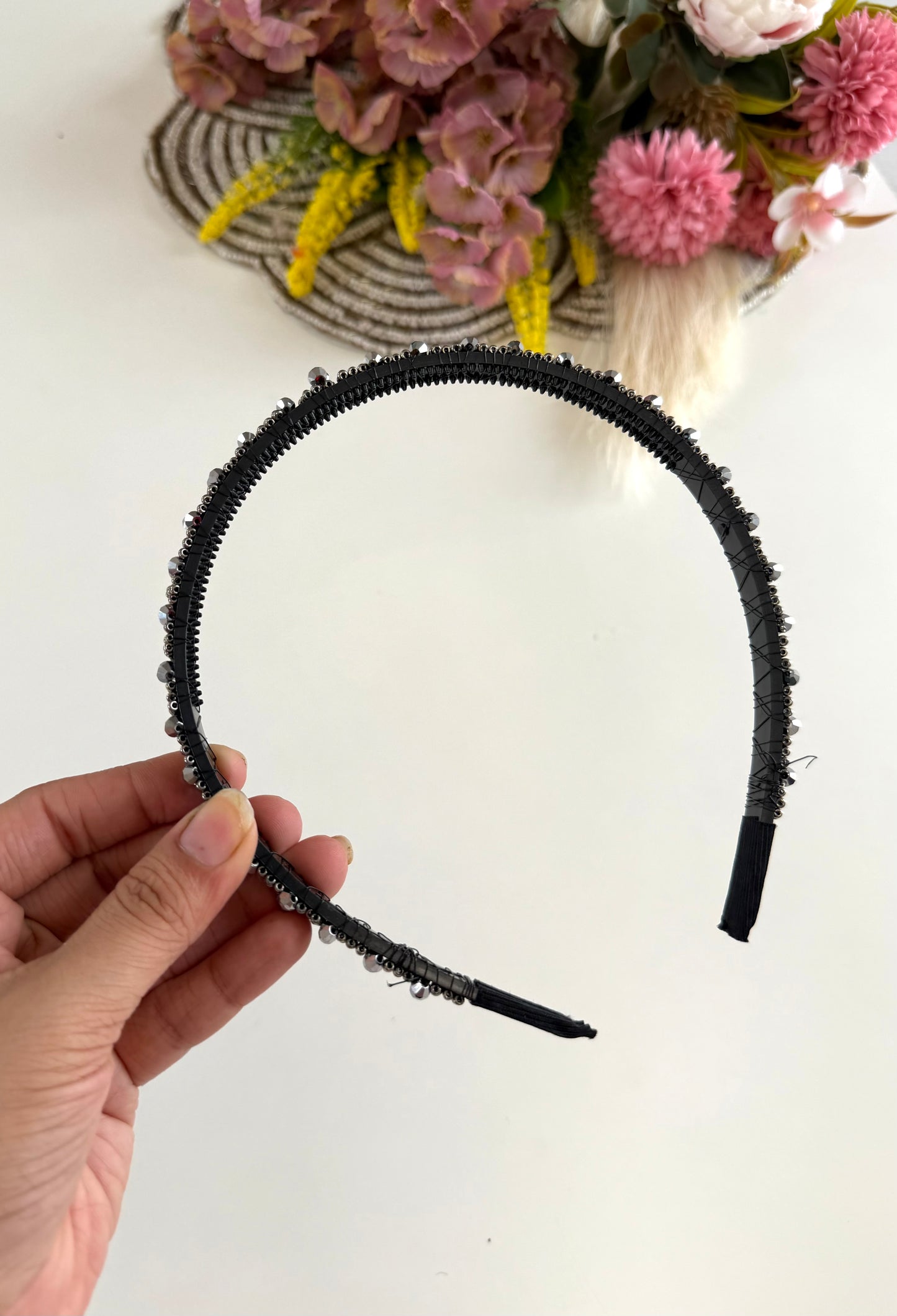A068 - Beaded hairband in 7 colours (price for each)