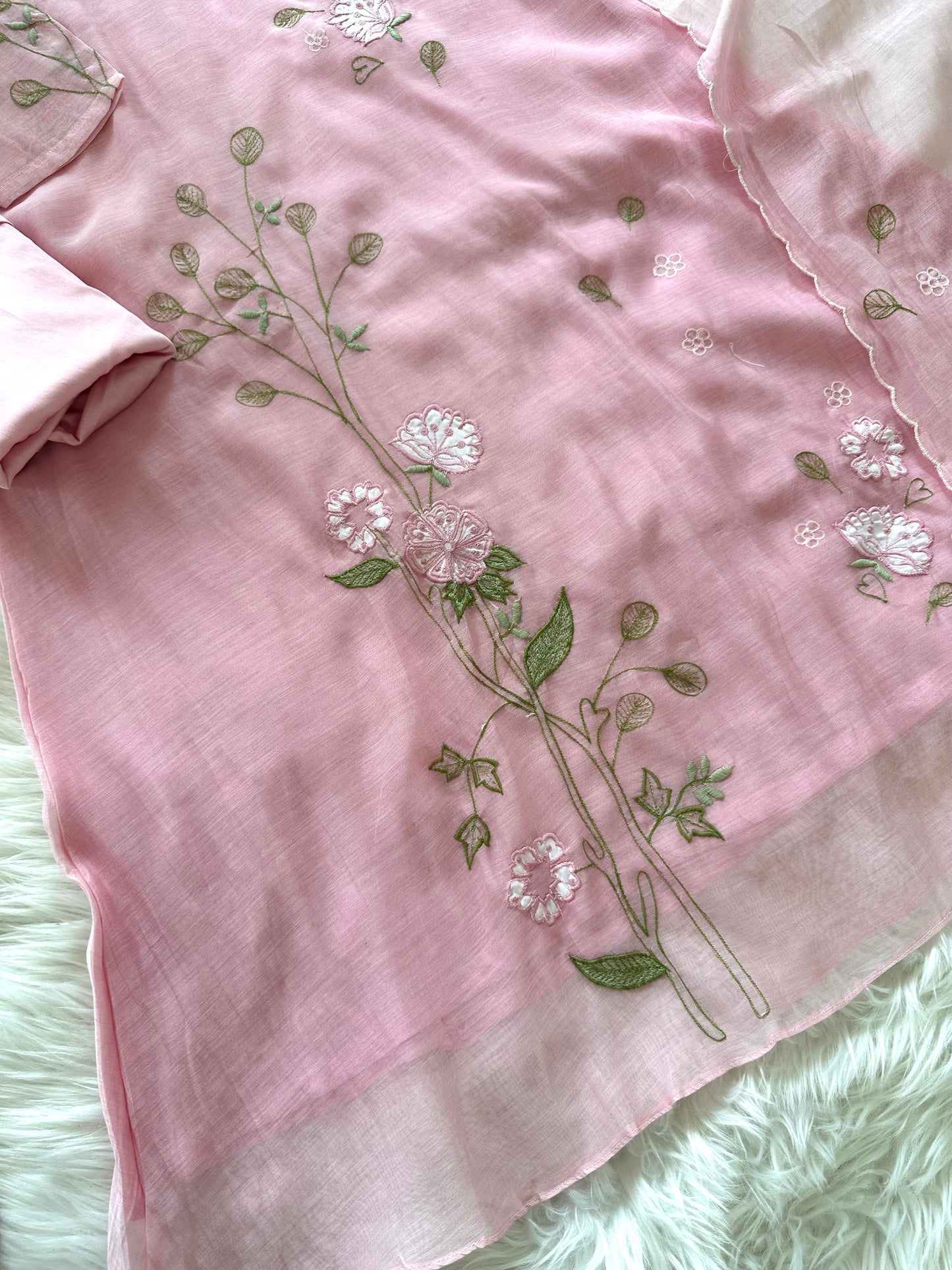 K086 - Mul Chanderi Appliqué work Aline Kurti with pants and dupatta