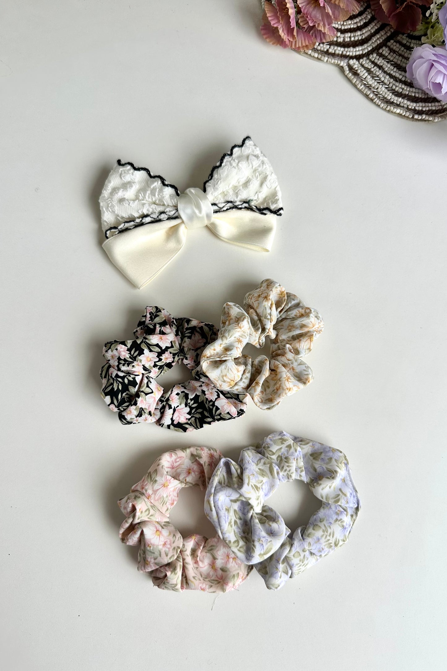 A037 - Combo - 1 bowclip & 4 Scrunchies