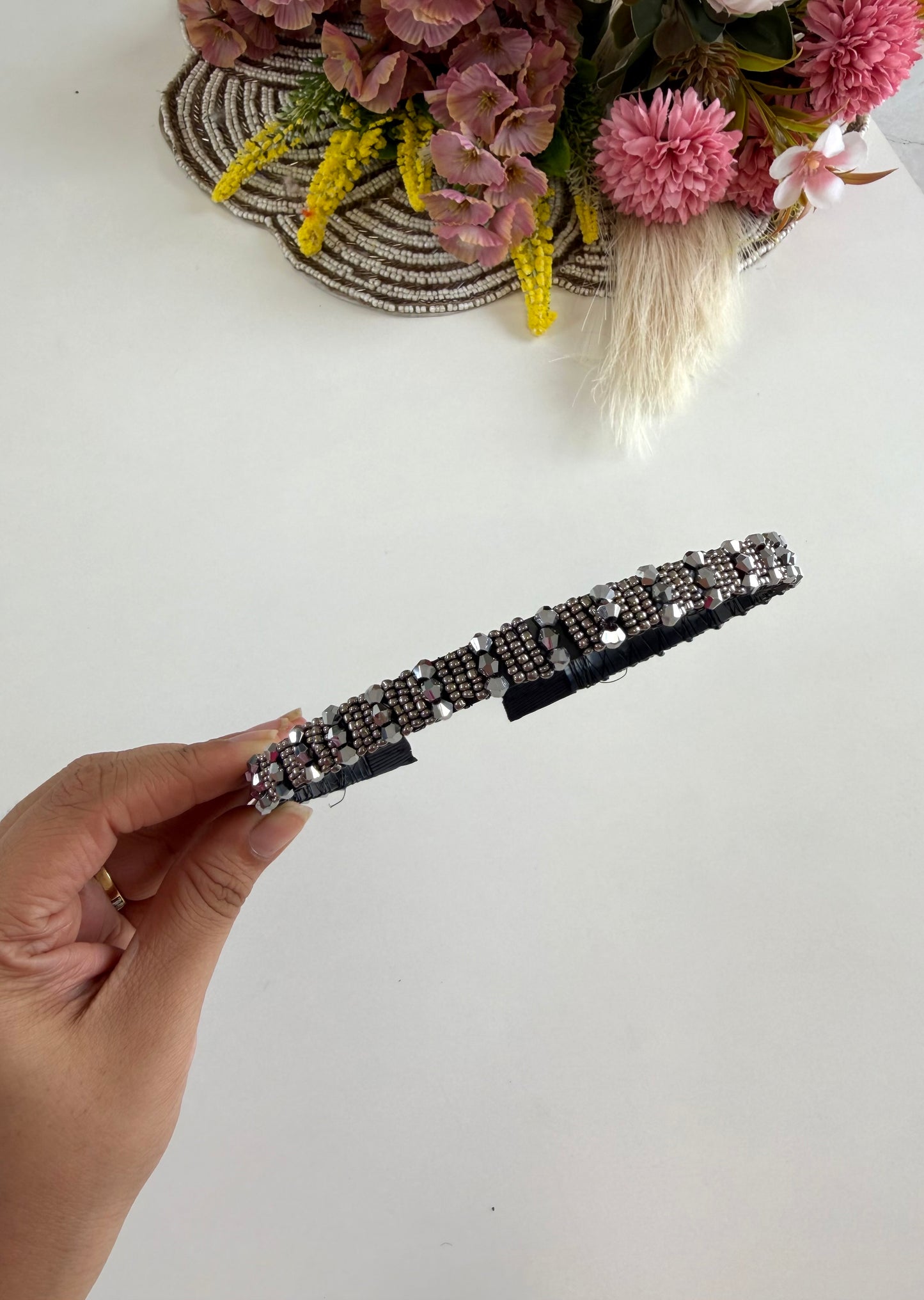 A068 - Beaded hairband in 7 colours (price for each)