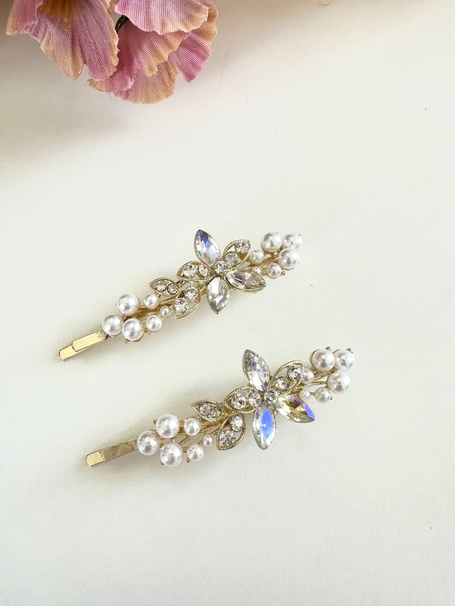 A006 - Fancy hair slides