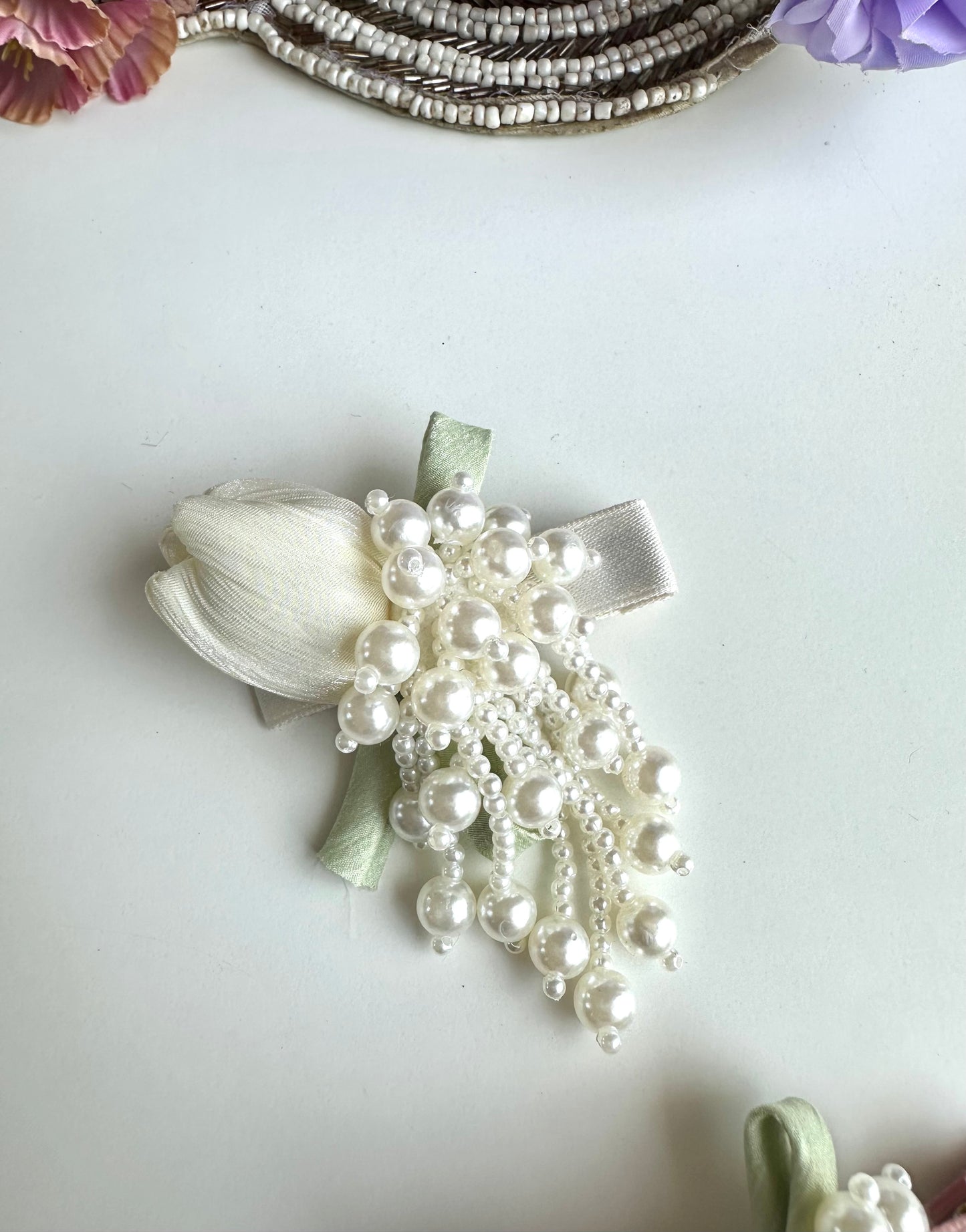 A028 - Pearl Tulip hair clip ( per piece )