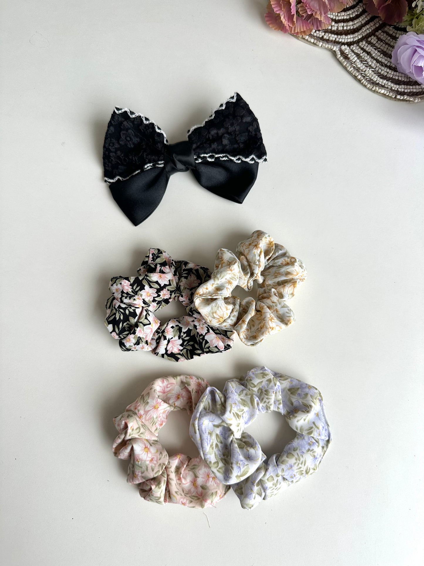 A037 - Combo - 1 bowclip & 4 Scrunchies