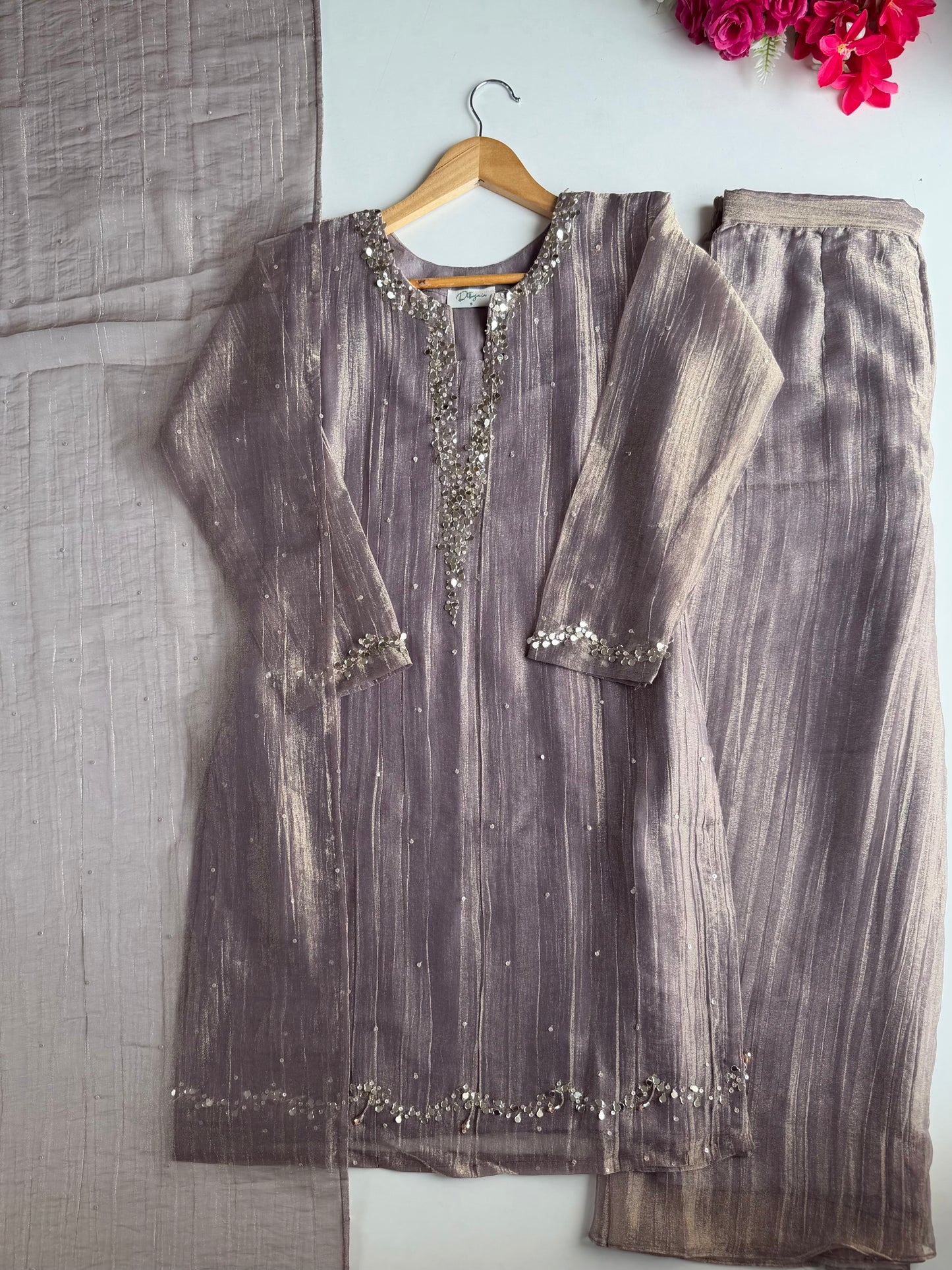 K625 - Crush tissue silk handwork short Kurti with divider pants and dupatta