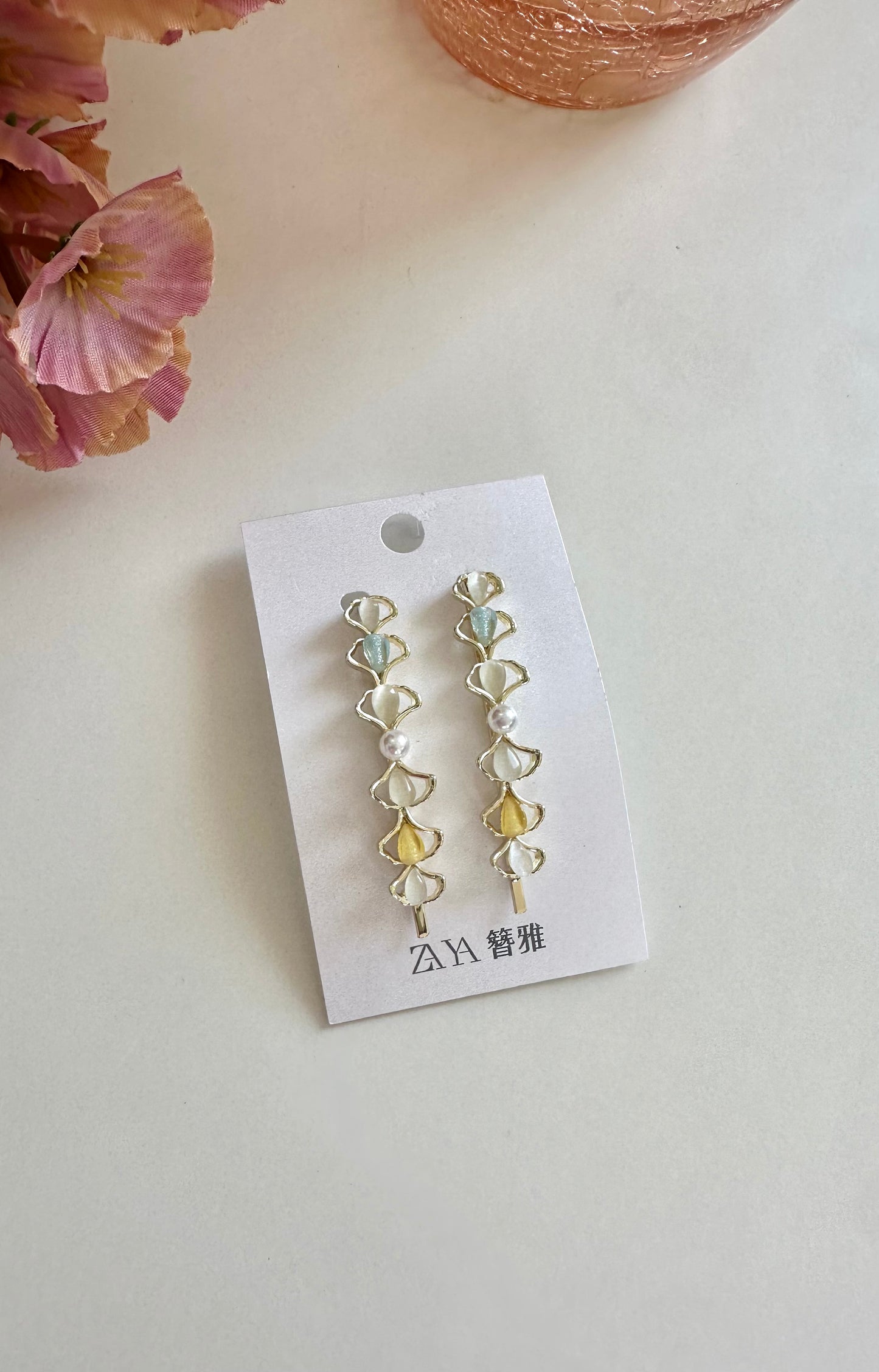 A003 - Fancy hair slides