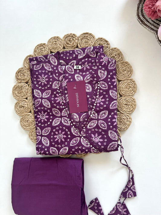 K101 – Bedruckte Angrakha-Kurti aus Baumwolle mit Hose