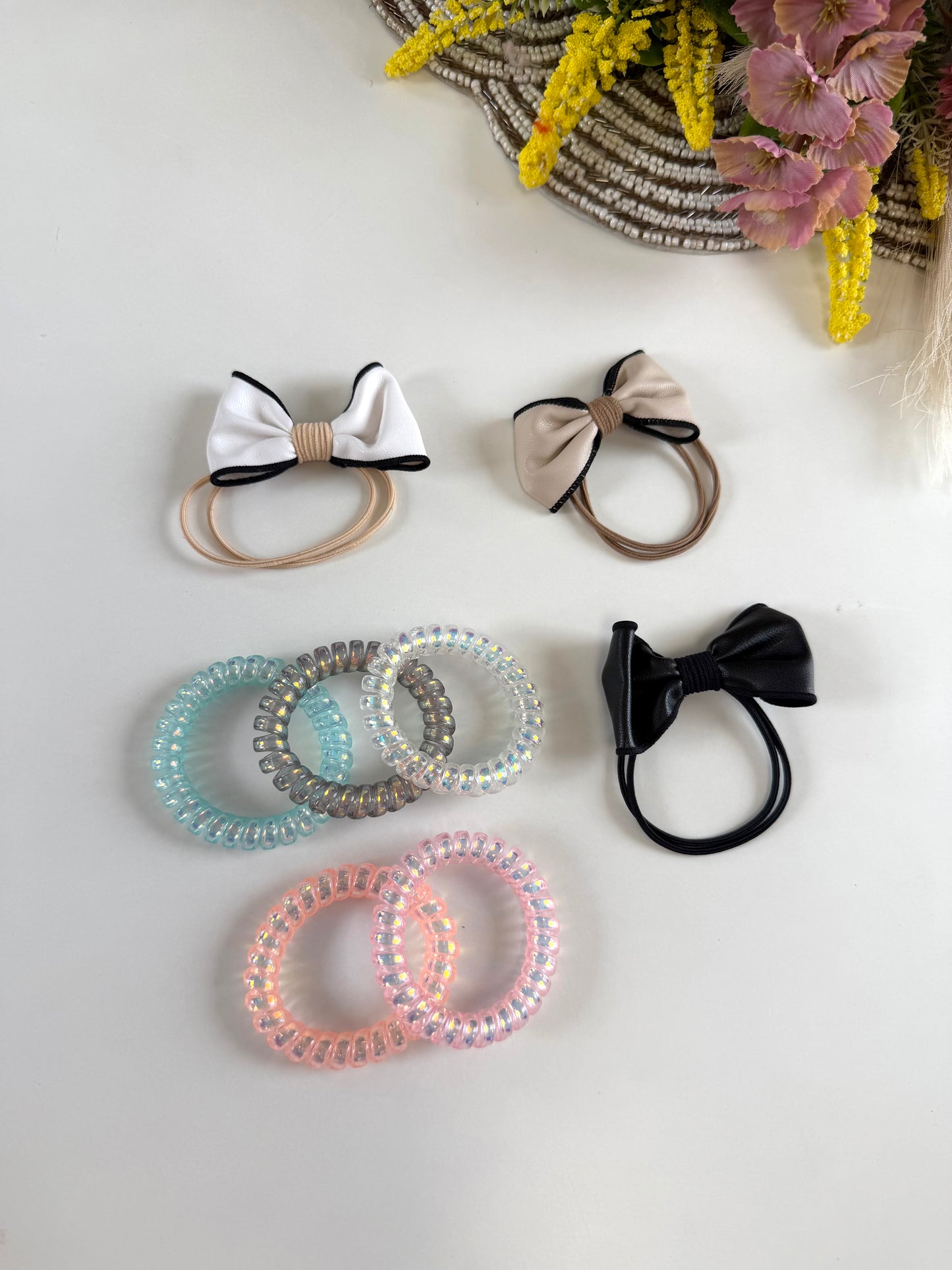 A060 - Set of 8 hair ties
