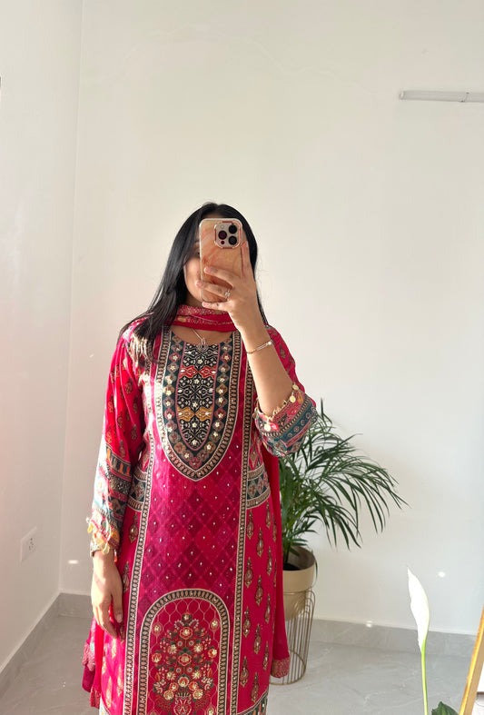 K162 - Pure crepe paki print straight kurti with pants and dupatta.