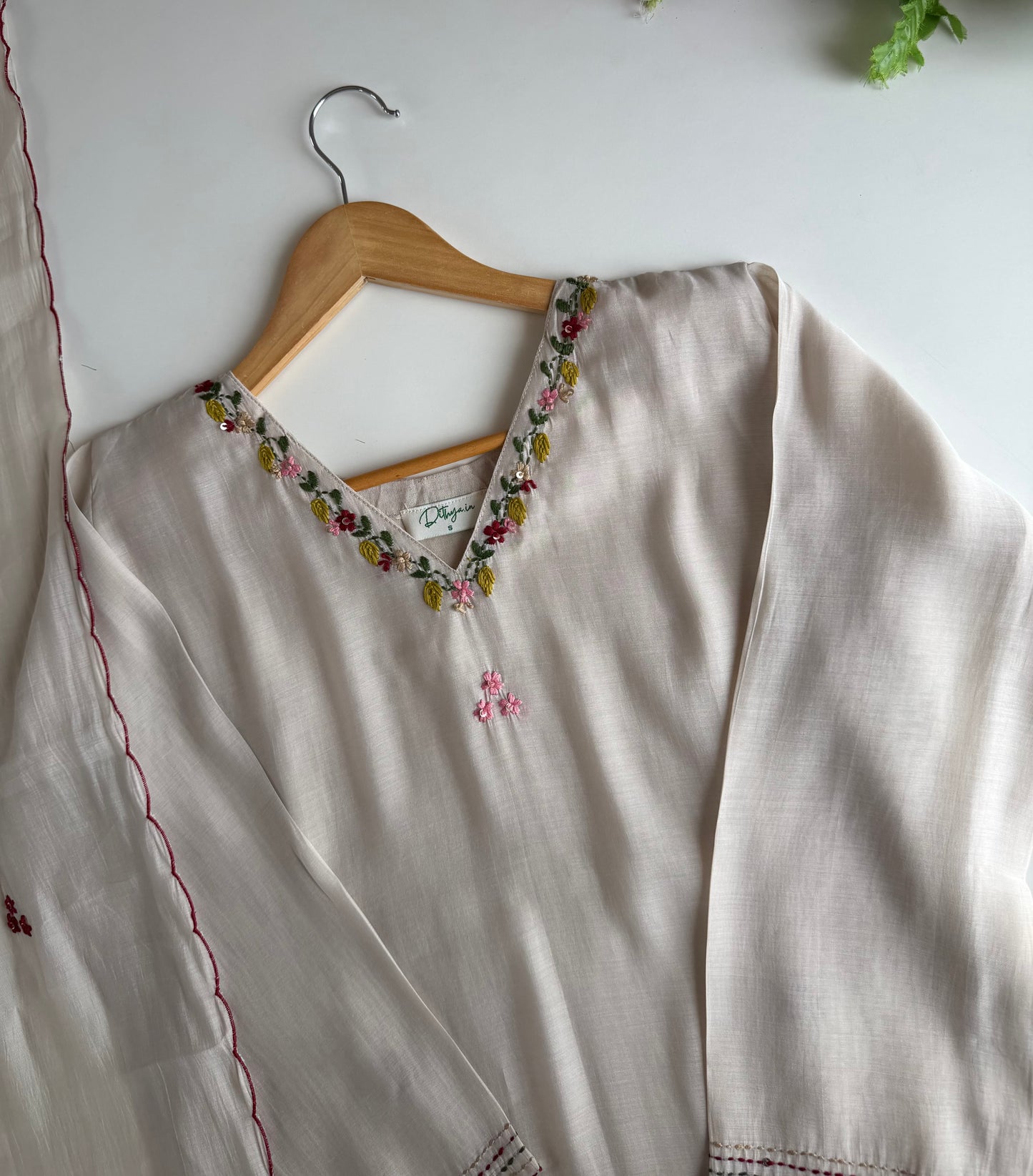 K516 - Surat Mul chanderi embroidered straight Kurti with pants and dupatta in 2 colours