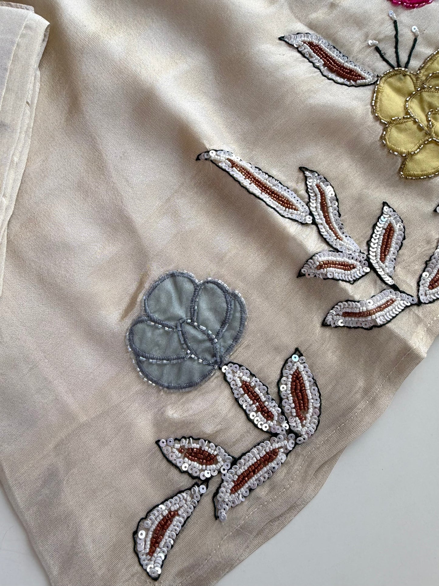 K626 - Tissue silk appliqué handwork coord set